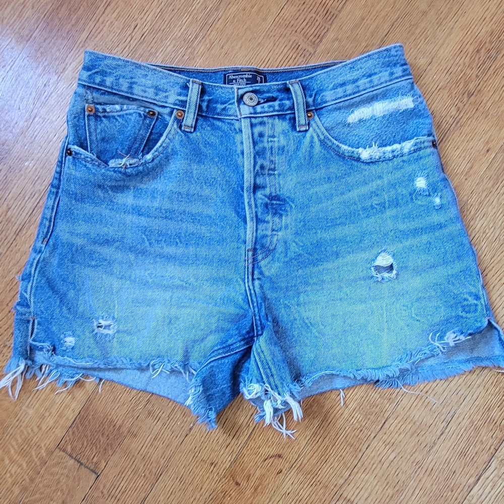Abercrombie & Fitch ripped shorts (size 5-6)